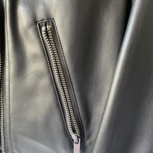 GAP Women's Classic began Leather Moto Jacket - Picture 2 of 6